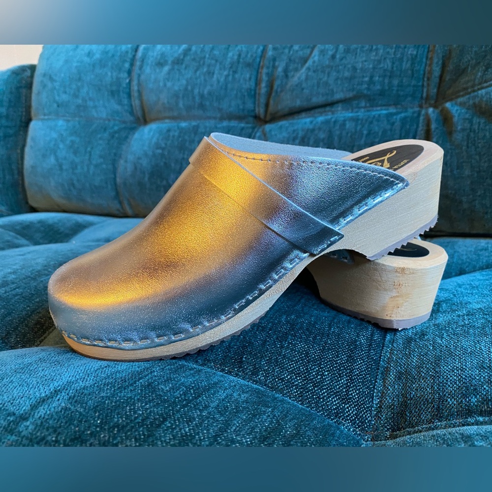 NWOT Lotta from Stockholm Metallic Silver Clogs | size 9 us 40 euro